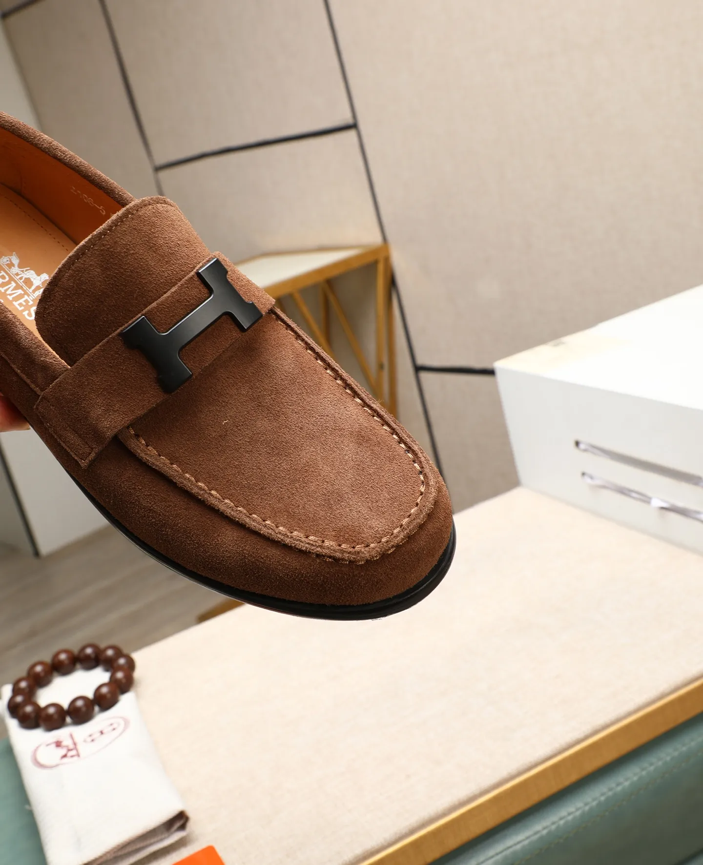 Men's shoes 💰620 Original quality Brand: Hermès Standard code: Men's code: 39.40.41.42.43.44 (38.45. Customized) Grade: Same style as the official website Original quality Material: Original cowhide Original breathable cowhide lining Original outsole Style category: Men's fashionable casual leather shoes Color: Actual picture